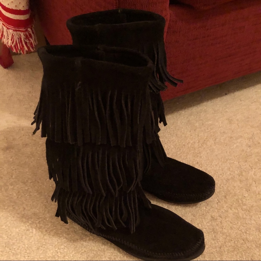 Leather Minnetonka fringe boots Sz 9. Fit 8-8.5.